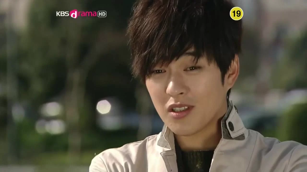 Да она чокнутая! (2012) 1 серия