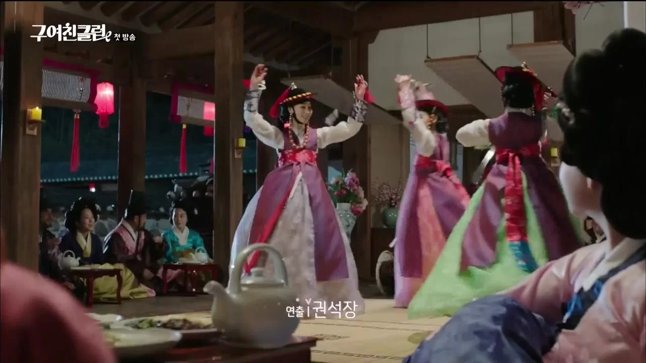 Клуб бывших подружек 1 серия