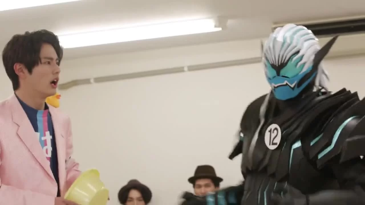 Камен Райдер Ревайс 22 серия