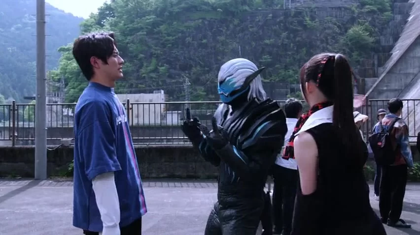 Камен Райдер Ревайс 39 серия