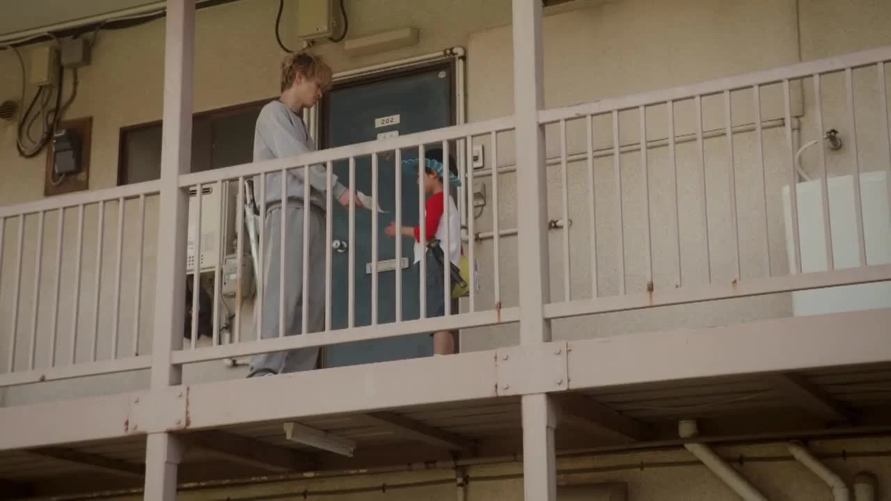 Котаро, который живёт сам по себе 1 серия