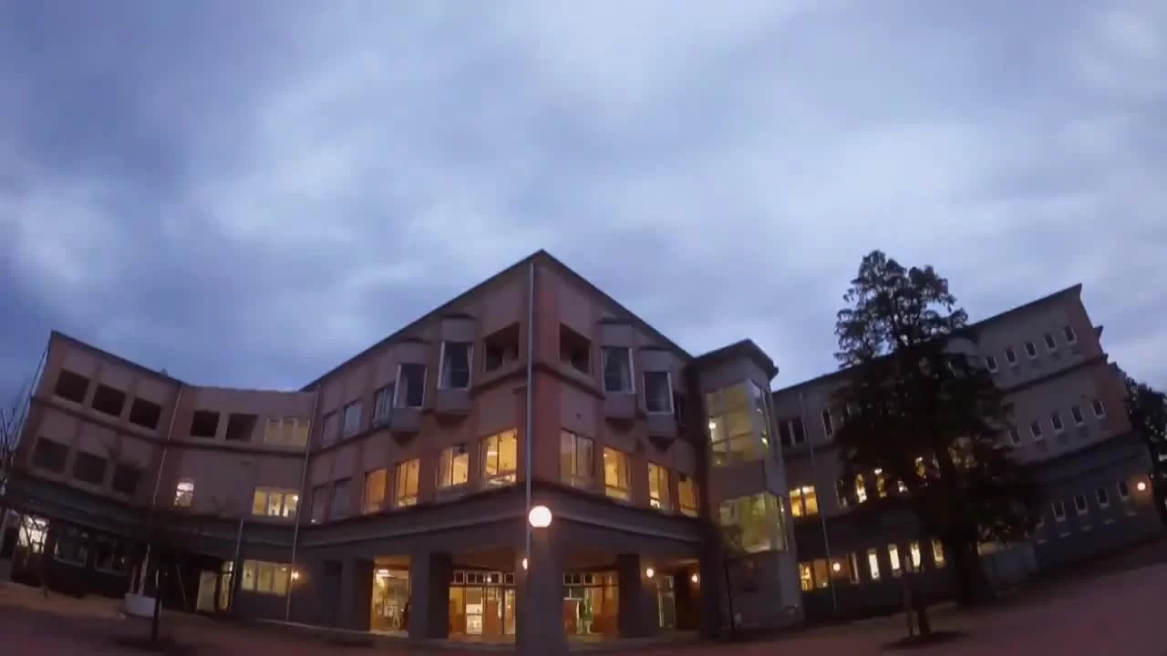 Парень младше 2 серия