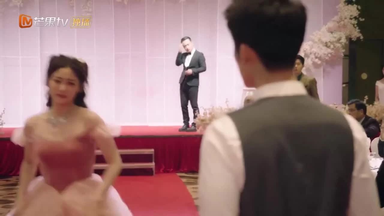 Остановись, мисс Хуа! 1 серия